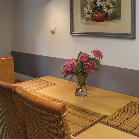 Apartment Stunning In W/ Wifi And 3 Bedrooms *