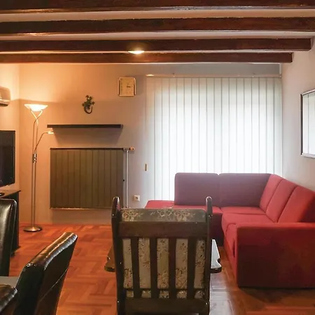 Apartman Stunning In W/ Wifi And 3 Bedrooms *